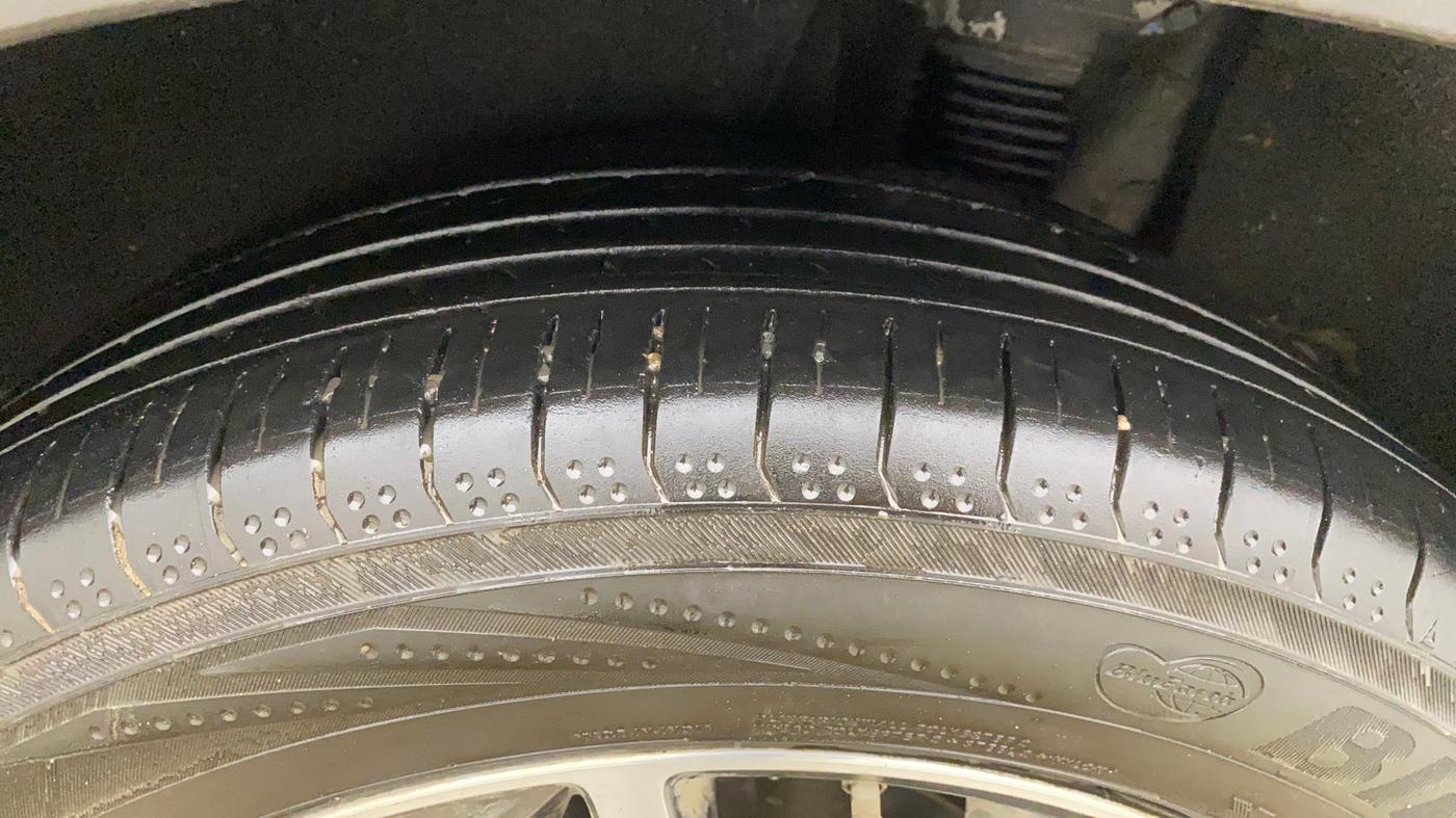 2018 Hyundai Tucson 2WD AT GL DIESEL
, Diesel, Automatic, 1,44,084 km, Left Rear Tyre Tread