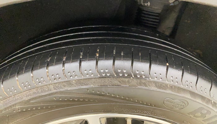 2018 Hyundai Tucson 2WD AT GL DIESEL
, Diesel, Automatic, 1,44,084 km, Left Rear Tyre Tread