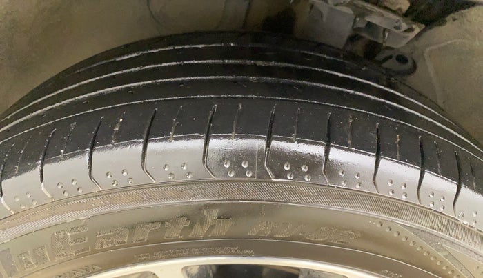 2018 Hyundai Tucson 2WD AT GL DIESEL
, Diesel, Automatic, 1,44,084 km, Left Front Tyre Tread