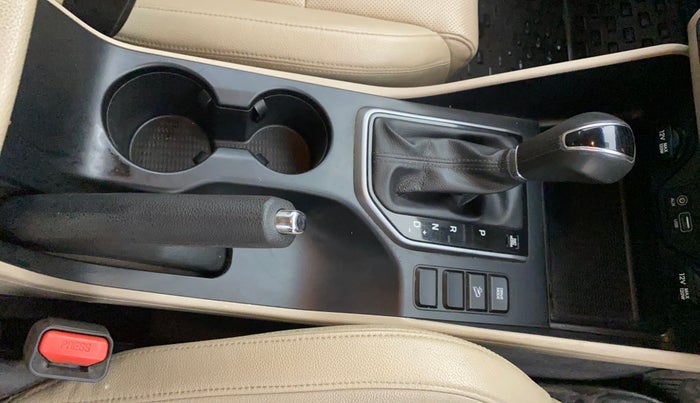 2018 Hyundai Tucson 2WD AT GL DIESEL
, Diesel, Automatic, 1,44,084 km, Gear Lever