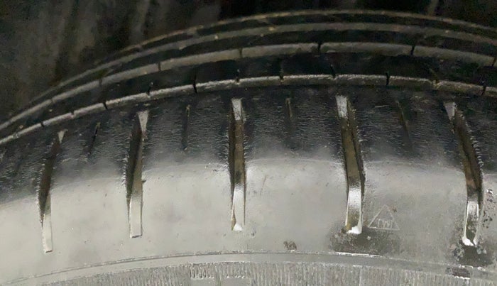2022 Maruti Baleno ALPHA PETROL 1.2, CNG, Manual, 42,756 km, Right Rear Tyre Tread