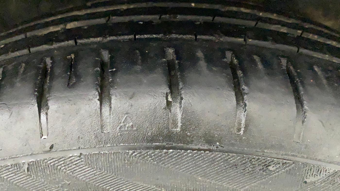 2022 Maruti Baleno ALPHA PETROL 1.2, CNG, Manual, 42,756 km, Right Front Tyre Tread
