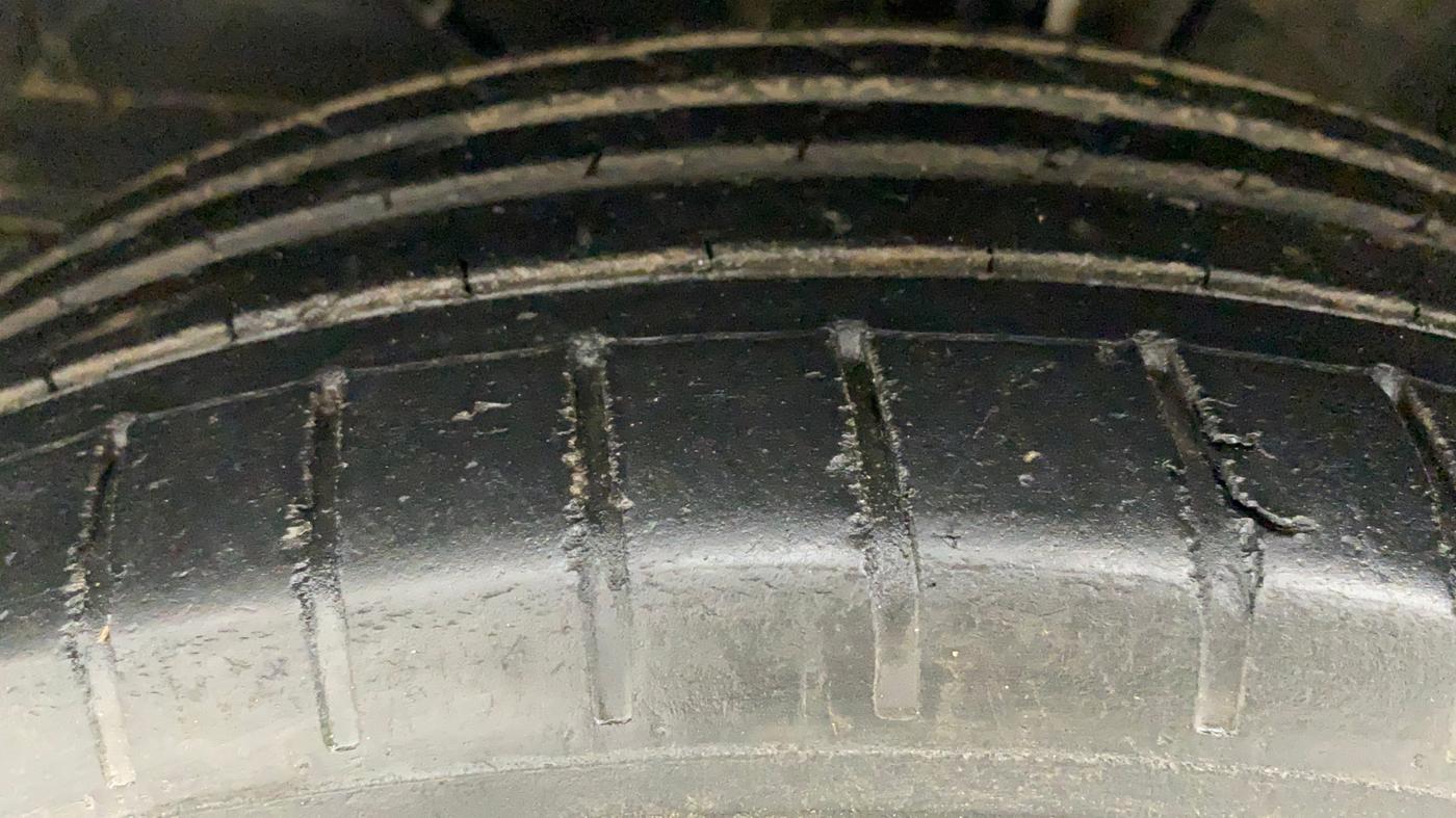 2022 Maruti Baleno ALPHA PETROL 1.2, CNG, Manual, 42,756 km, Left Front Tyre Tread