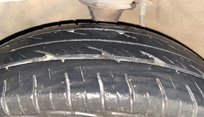 2019 Maruti Alto 800 LXI, Petrol, Manual, 26,875 km, Left Front Tyre Tread