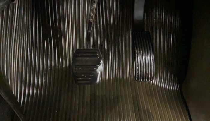 2015 Mahindra TUV300 T8 AT, Diesel, Automatic, 97,757 km, Pedals