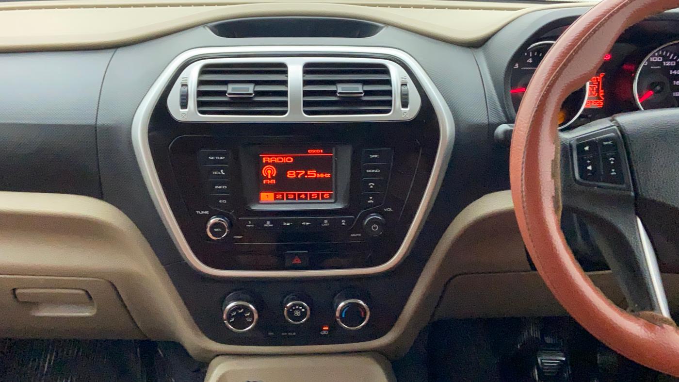 2015 Mahindra TUV300 T8 AT, Diesel, Automatic, 97,757 km, Air Conditioner