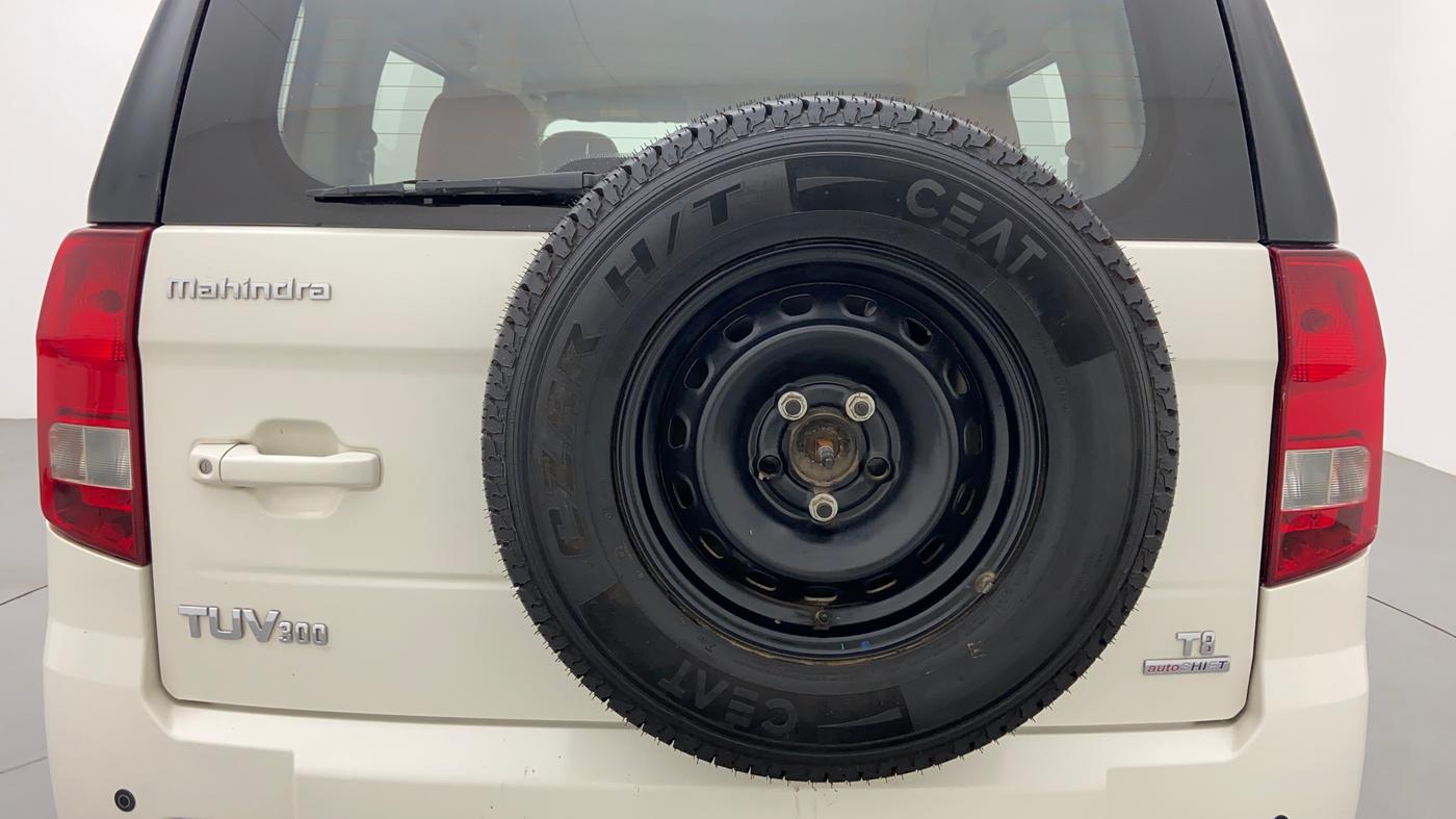 2015 Mahindra TUV300 T8 AT, Diesel, Automatic, 97,757 km, Spare Tyre