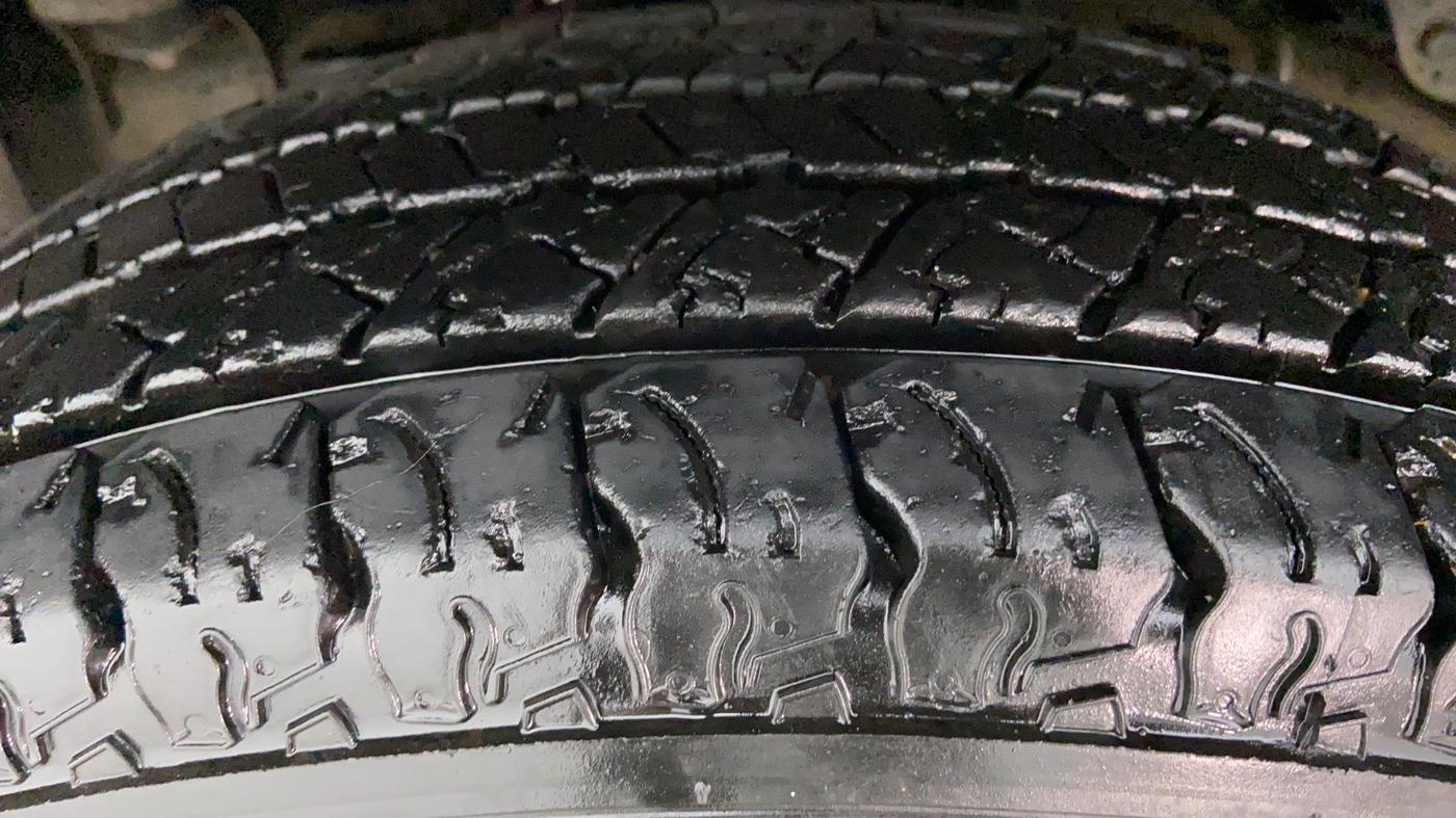 2015 Mahindra TUV300 T8 AT, Diesel, Automatic, 97,757 km, Left Front Tyre Tread