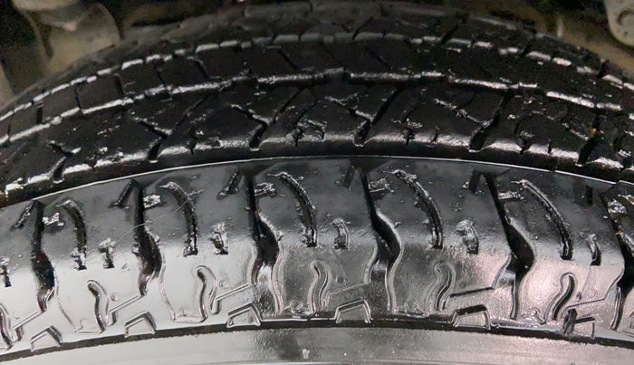 2015 Mahindra TUV300 T8 AT, Diesel, Automatic, 97,757 km, Left Front Tyre Tread