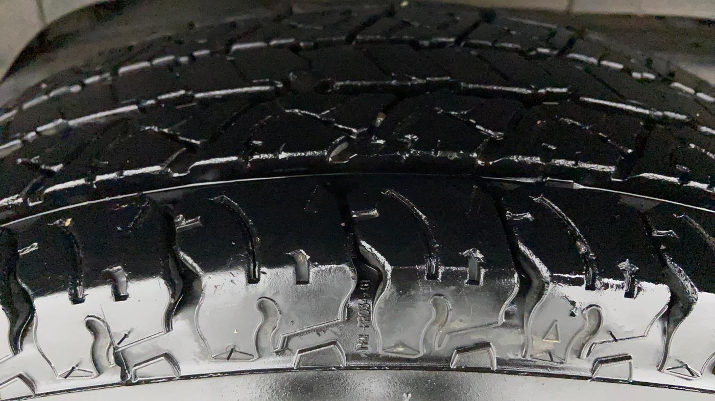 2015 Mahindra TUV300 T8 AT, Diesel, Automatic, 97,757 km, Right Rear Tyre Tread