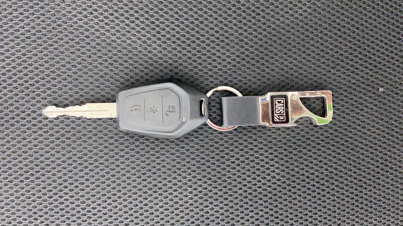 2015 Mahindra TUV300 T8 AT, Diesel, Automatic, 97,757 km, Key Close up