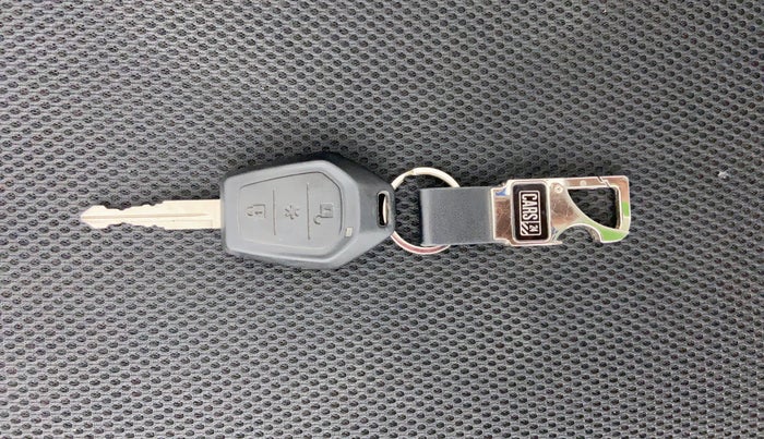 2015 Mahindra TUV300 T8 AT, Diesel, Automatic, 97,757 km, Key Close up