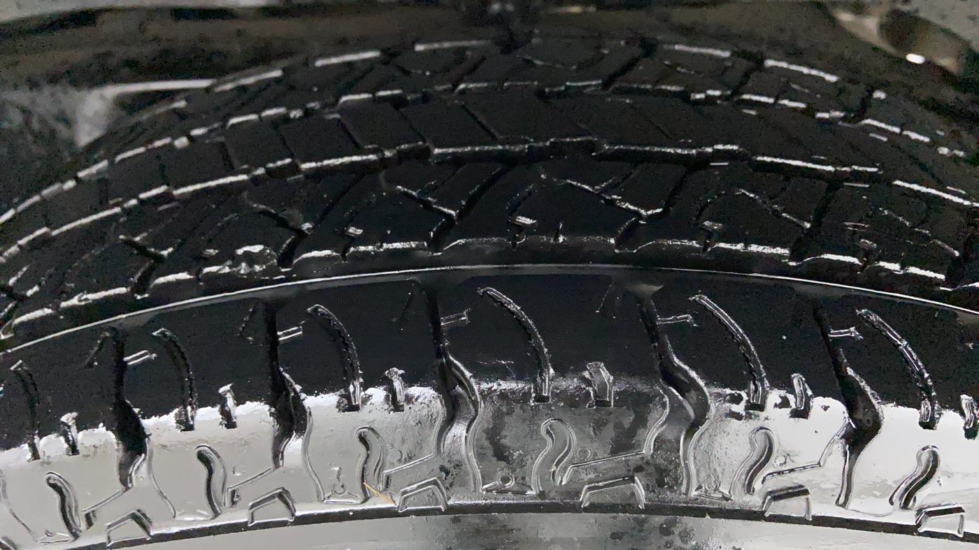 2015 Mahindra TUV300 T8 AT, Diesel, Automatic, 97,757 km, Left Rear Tyre Tread