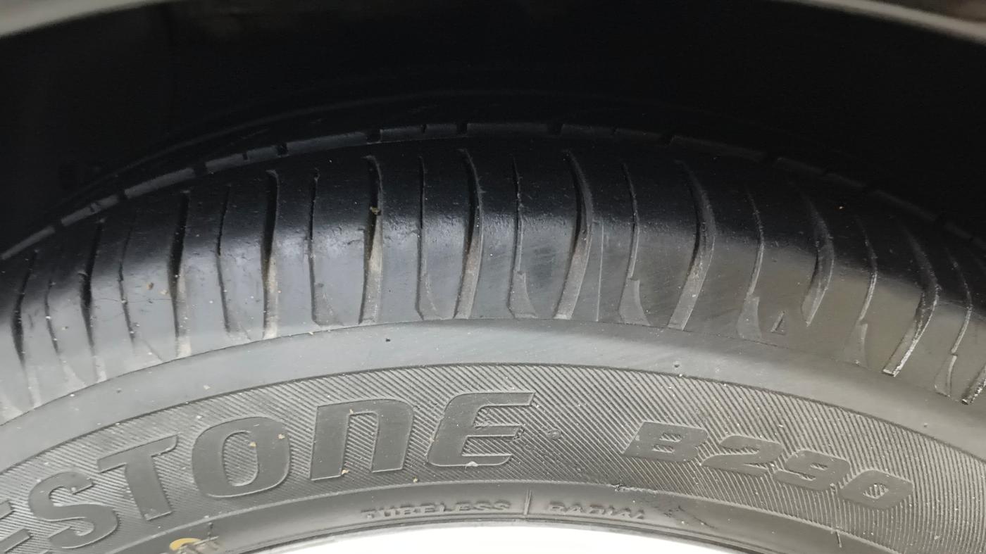 2014 Hyundai Grand i10 ASTA AT 1.2 KAPPA VTVT, Petrol, Automatic, 73,969 km, Left Front Tyre Tread