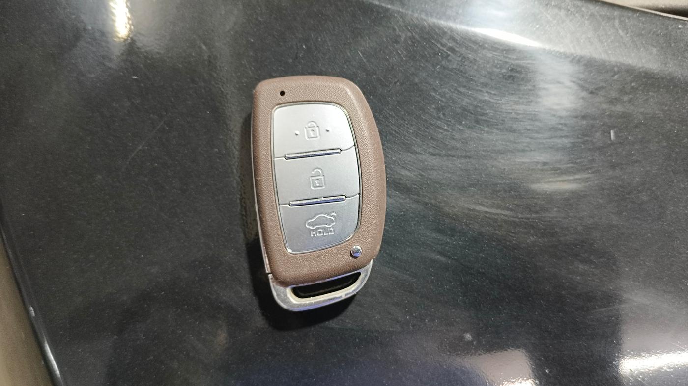 2014 Hyundai Grand i10 ASTA AT 1.2 KAPPA VTVT, Petrol, Automatic, 73,969 km, Key Close Up
