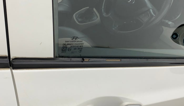 2016 Hyundai Grand i10 ASTA (O) AT 1.2 KAPPA VTVT, Petrol, Automatic, 1,02,243 km, Driver-side door - Weather strip has minor damage