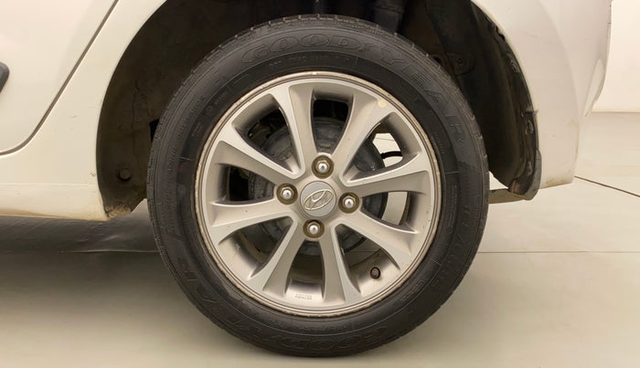 2016 Hyundai Grand i10 ASTA (O) AT 1.2 KAPPA VTVT, Petrol, Automatic, 1,02,243 km, Left Rear Wheel