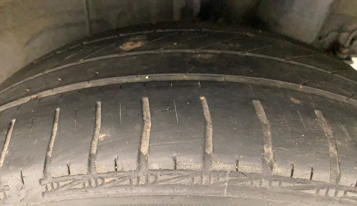 2016 Hyundai Grand i10 ASTA (O) AT 1.2 KAPPA VTVT, Petrol, Automatic, 1,02,243 km, Left Rear Tyre Tread