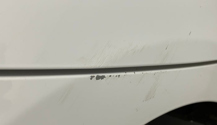 2016 Hyundai Grand i10 ASTA (O) AT 1.2 KAPPA VTVT, Petrol, Automatic, 1,02,243 km, Right quarter panel - Minor scratches