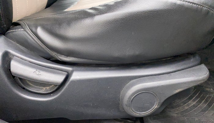 2016 Hyundai Grand i10 ASTA (O) AT 1.2 KAPPA VTVT, Petrol, Automatic, 1,02,243 km, Driver Side Adjustment Panel