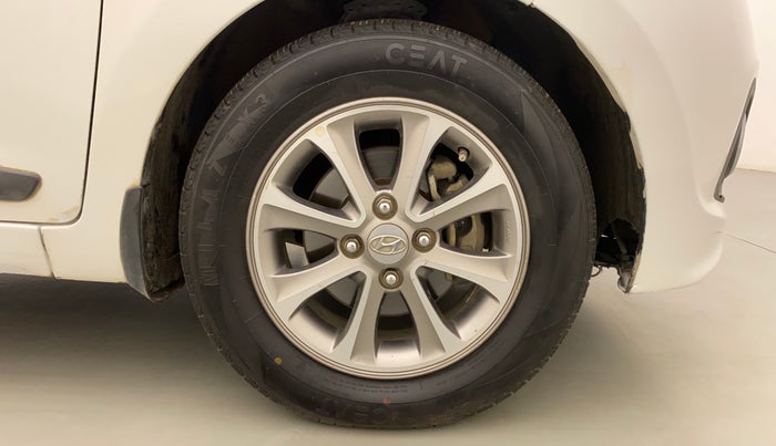 2016 Hyundai Grand i10 ASTA (O) AT 1.2 KAPPA VTVT, Petrol, Automatic, 1,02,243 km, Right Front Wheel