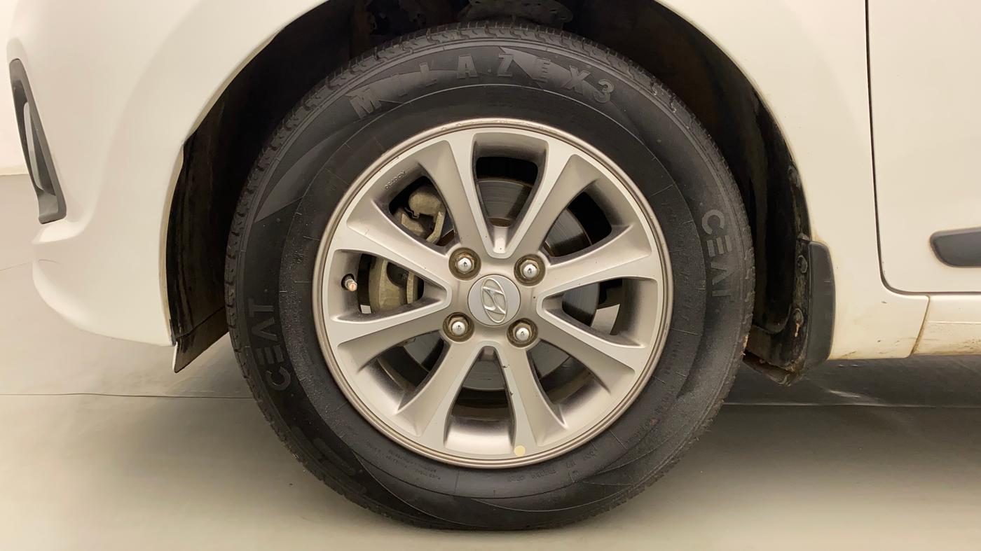 2016 Hyundai Grand i10 ASTA (O) AT 1.2 KAPPA VTVT, Petrol, Automatic, 1,02,243 km, Left Front Wheel