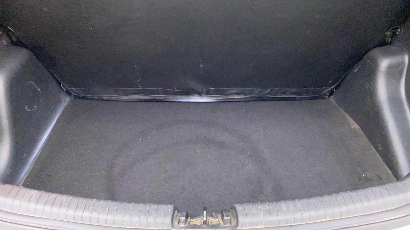 2016 Hyundai Grand i10 ASTA (O) AT 1.2 KAPPA VTVT, Petrol, Automatic, 1,02,243 km, Boot Inside