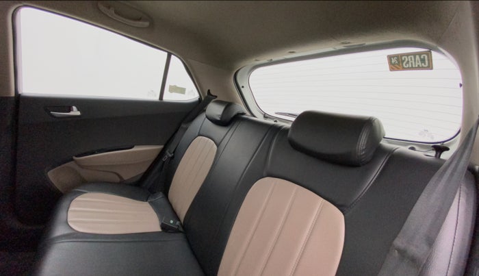 2016 Hyundai Grand i10 ASTA (O) AT 1.2 KAPPA VTVT, Petrol, Automatic, 1,02,243 km, Right Side Rear Door Cabin