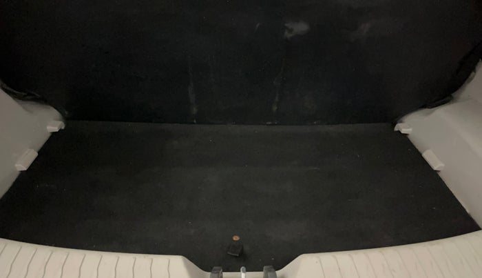 2022 Mahindra XUV300 W6 1.2 PETROL AMT, Petrol, Automatic, 89,973 km, Boot Inside