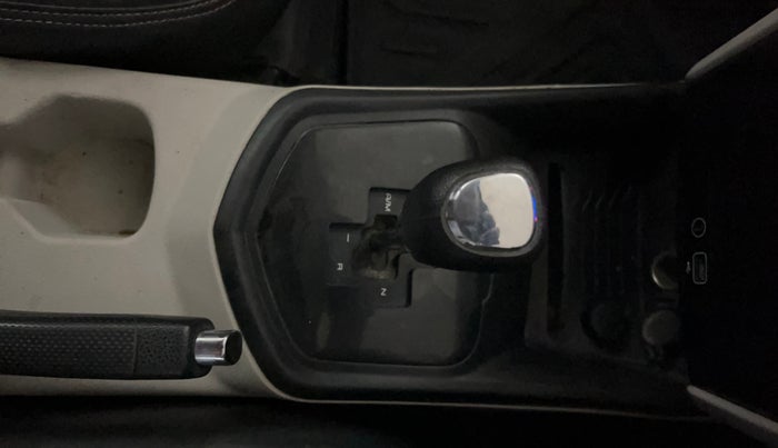 2022 Mahindra XUV300 W6 1.2 PETROL AMT, Petrol, Automatic, 89,973 km, Gear Lever