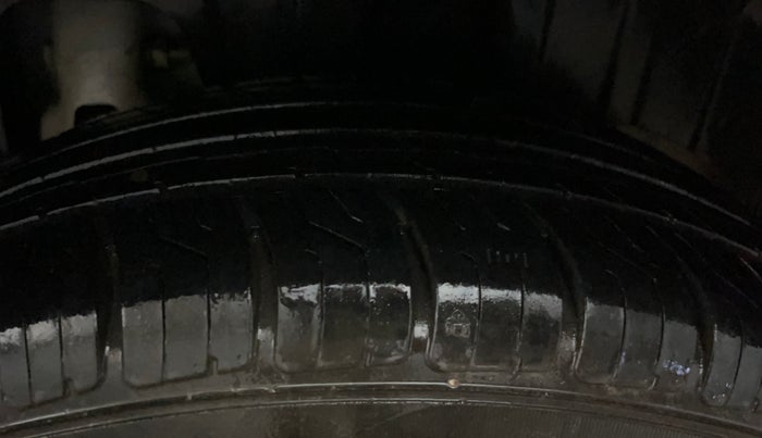 2022 Mahindra XUV300 W6 1.2 PETROL AMT, Petrol, Automatic, 89,973 km, Left Rear Tyre Tread