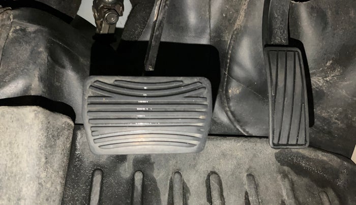 2022 Mahindra XUV300 W6 1.2 PETROL AMT, Petrol, Automatic, 89,973 km, Pedals