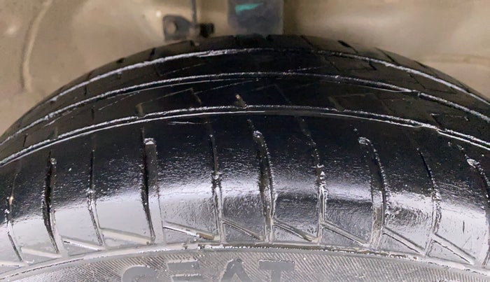 2014 Maruti Wagon R 1.0 VXI, Petrol, Manual, 76,342 km, Right Front Tyre Tread