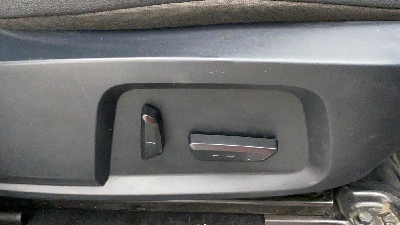 2020 Tata Harrier XZA PLUS 2.0L DARK EDITION, Diesel, Automatic, 85,969 km, Driver Side Adjustment Panel