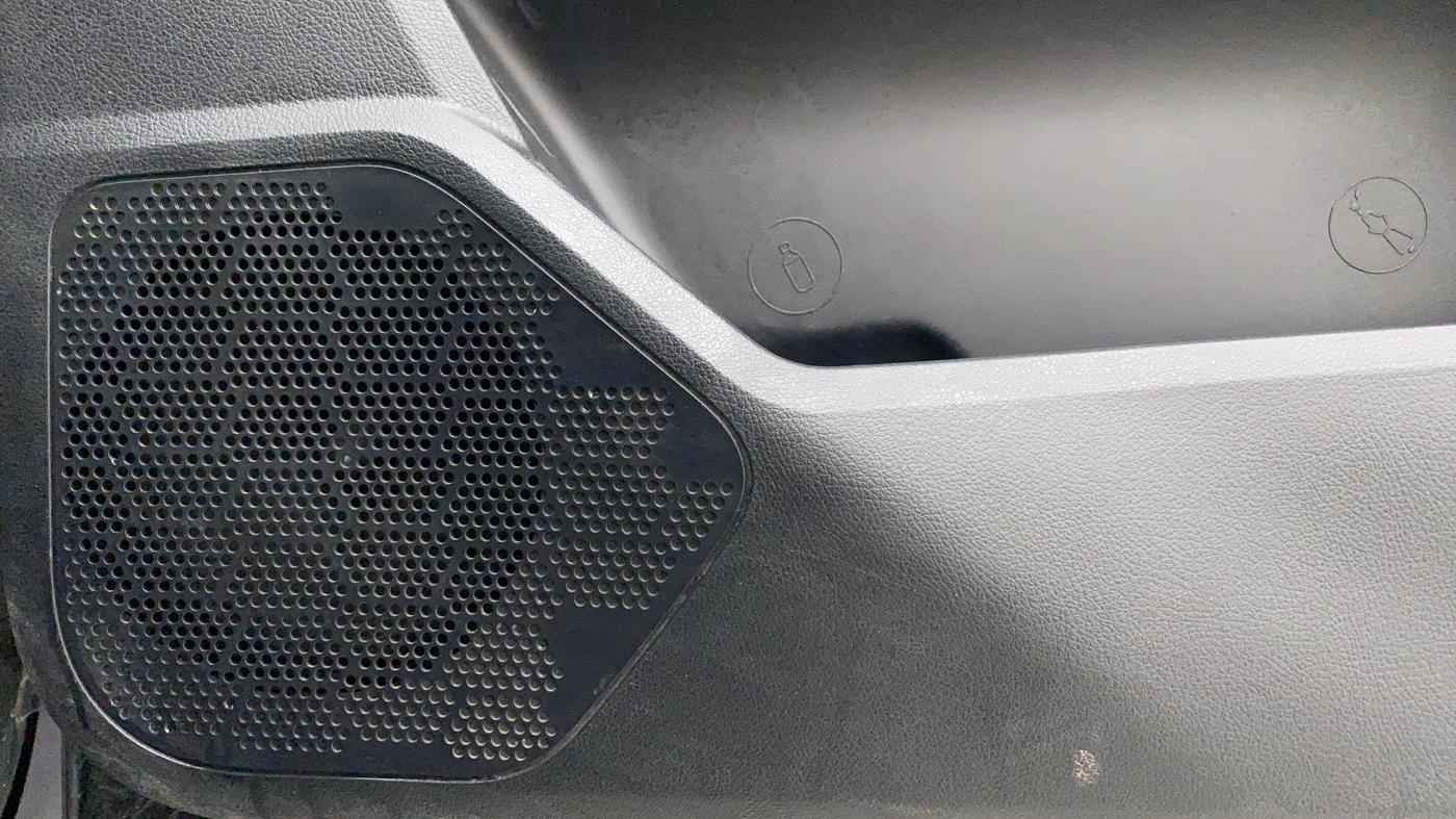 2020 Tata Harrier XZA PLUS 2.0L DARK EDITION, Diesel, Automatic, 85,969 km, Speaker