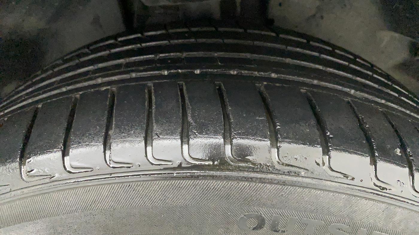 2020 Tata Harrier XZA PLUS 2.0L DARK EDITION, Diesel, Automatic, 85,969 km, Right Front Tyre Tread