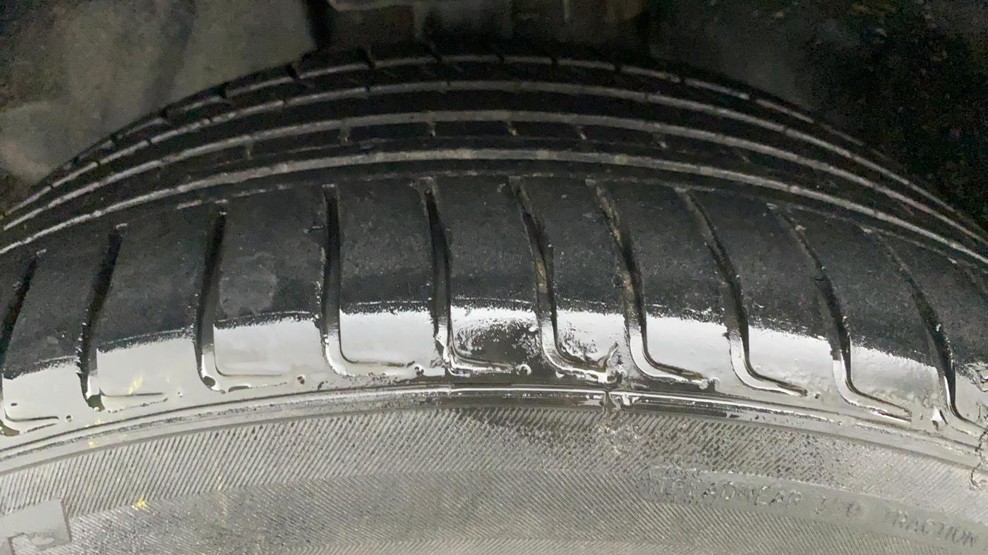 2020 Tata Harrier XZA PLUS 2.0L DARK EDITION, Diesel, Automatic, 85,969 km, Left Front Tyre Tread