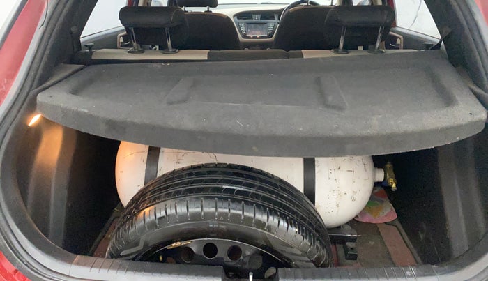 2016 Hyundai Elite i20 ASTA 1.2, CNG, Manual, 93,251 km, Boot Inside