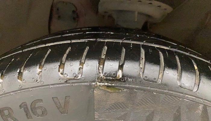2016 Hyundai Elite i20 ASTA 1.2, CNG, Manual, 93,251 km, Left Front Tyre Tread