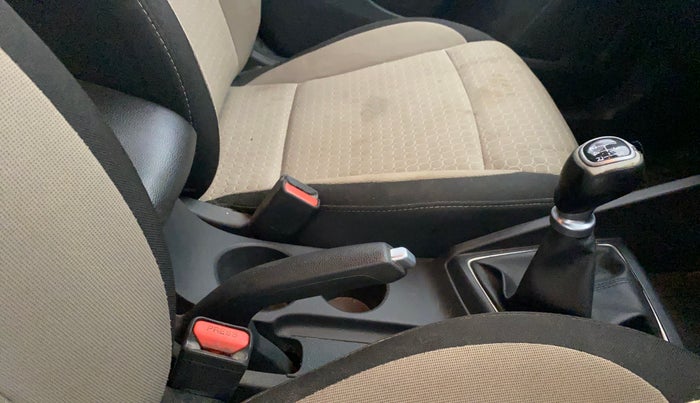 2016 Hyundai Elite i20 ASTA 1.2, CNG, Manual, 93,251 km, Gear Lever