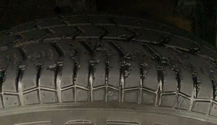 2016 Maruti Swift Dzire VXI, Petrol, Manual, 36,076 km, Right Front Tyre Tread