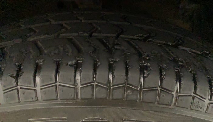 2016 Maruti Swift Dzire VXI, Petrol, Manual, 36,076 km, Left Front Tyre Tread