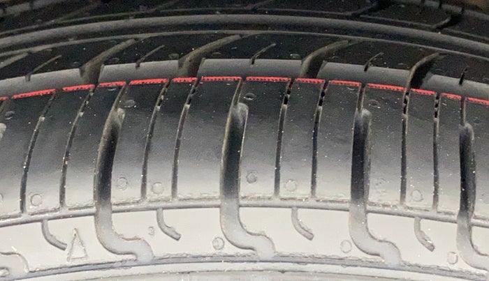 2022 Hyundai GRAND I10 NIOS SPORTZ 1.2 KAPPA VTVT, Petrol, Manual, 38,320 km, Right Rear Tyre Tread