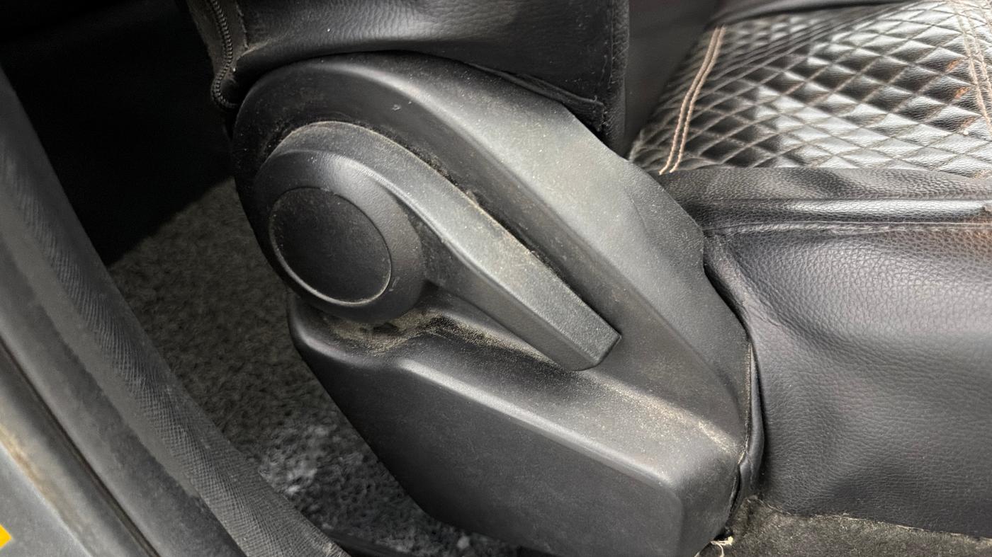 2022 Tata ALTROZ XT PETROL, Petrol, Manual, 53,604 km, Driver Side Adjustment Panel