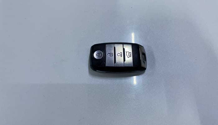 2020 KIA SONET HTX 1.0 IMT, Petrol, Manual, 65,235 km, Key Close Up