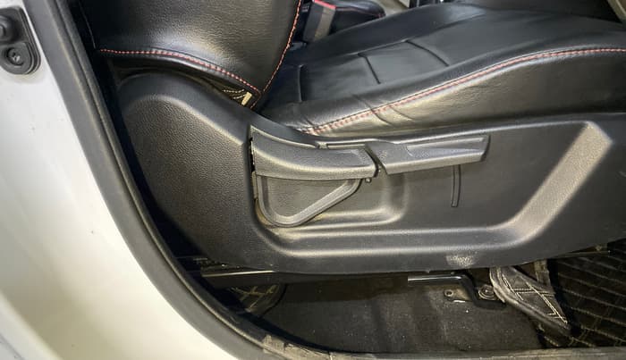 2020 KIA SONET HTX 1.0 IMT, Petrol, Manual, 65,235 km, Driver Side Adjustment Panel