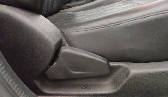 2021 Renault Kwid RXT 1.0 (O), Petrol, Manual, 14,474 km, Driver Side Adjustment Panel