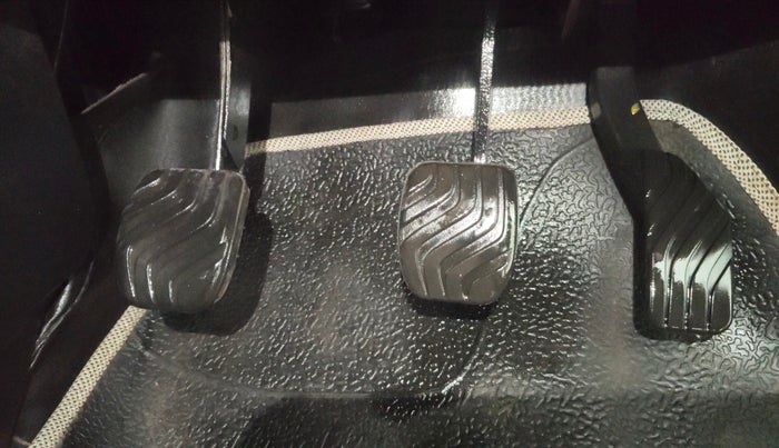 2021 Renault Kwid RXT 1.0 (O), Petrol, Manual, 14,474 km, Pedals