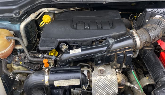 2022 Mahindra XUV300 W8(O) TURBO GDI, Petrol, Manual, 62,462 km, Engine View