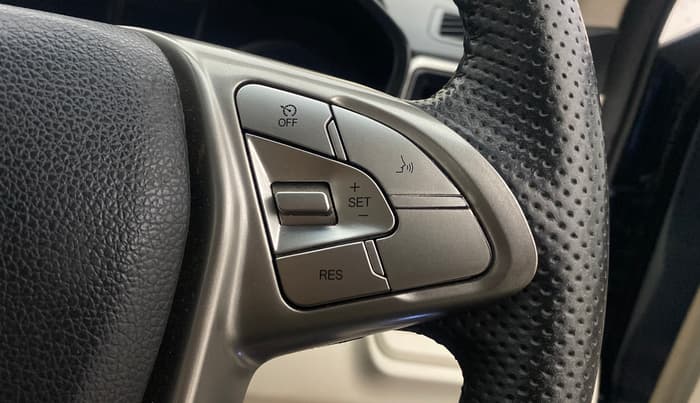 2022 Mahindra XUV300 W8(O) TURBO GDI, Petrol, Manual, 62,462 km, Adaptive Cruise Control
